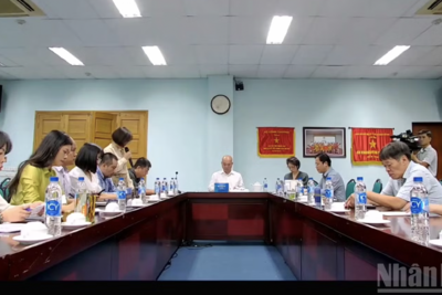<a href="/tin-tuc/thi-truong" title="Thị trường" rel="dofollow">Thị trường</a>