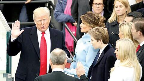 Tổng thống Donald Trump tuyên thệ nhậm chức