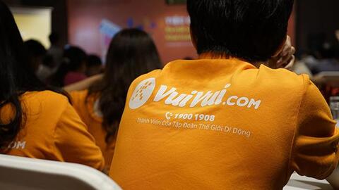 Tung quân vào online, "khe cửa" nào cho MWG?