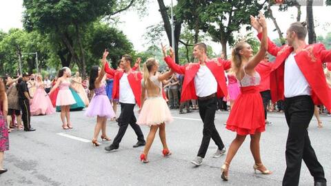 Carnival trên phố đi bộ, nụ hồng của công dân Kane hay Marketing thời 3.0