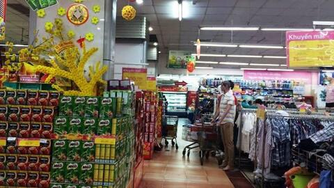 Có nhiều lựa chọn, người dân thong thả sắm tết