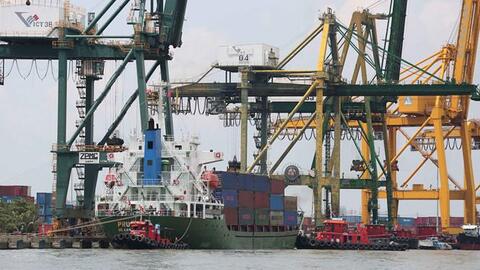 Phí "đè" doanh nghiệp vận tải: Giảm phí để tăng sức cạnh tranh