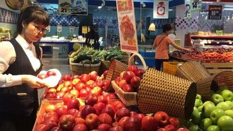 2 tuần sau Tết Mậu Tuất 2018: Giá trái cây, hoa tươi vẫn cao
