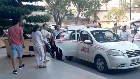 Taxi Việt thời Uber, Grab: Hợp sức để không “thua trên sân nhà”