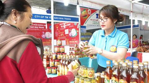 Áp lực cạnh tranh hàng tiêu dùng nhanh