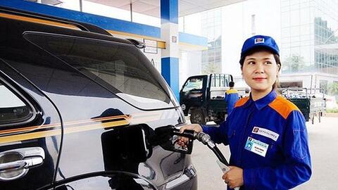 Giá xăng được điều chỉnh giảm mạnh