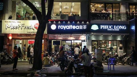 Mặt bằng cho cà phê, trà sữa ngày càng trở nên khốc liệt