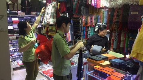 Hàng loạt gian hàng đóng cửa tại ‘Thiên đường mua sắm” Sài Gòn