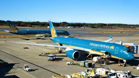Vietnam Airlines khử trùng tất cả chuyến bay quốc tế về Việt Nam, có nguy cơ lỗ 4.300 tỷ trong năm 2020
