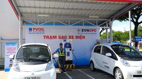 Đà Nẵng đưa vào sử dụng trạm sạc xe điện tại cửa hàng xăng dầu