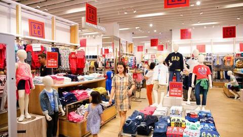 Hàng trăm thương hiệu quốc tế giảm giá sâu đến 100%