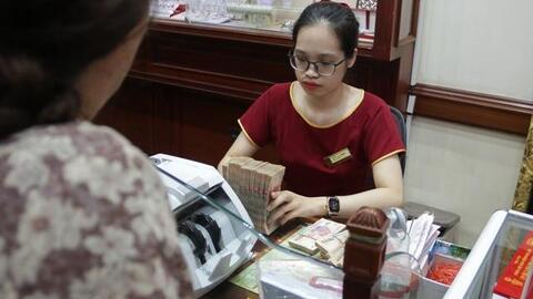 Hà Nội: Đổ xô đi bán vàng kiếm lời sau khi vàng tăng cao kỷ lục