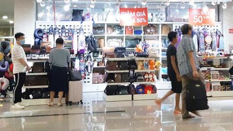 Nợ vây, hãng bay miệt mài chờ hỗ trợ