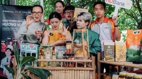 Giành lợi thế sân nhà ở 'cuộc chiến' thương mại điện tử
