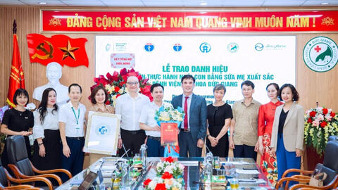Bệnh viện công lập đầu tiên của Hà Nội đạt “Bệnh viện thực hành nuôi con bằng sữa mẹ xuất sắc”