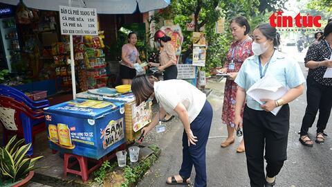 Sốt xuất huyết tăng cao, TP Hồ Chí Minh 'căng mình' xử lý ổ dịch ngay từ khu phố