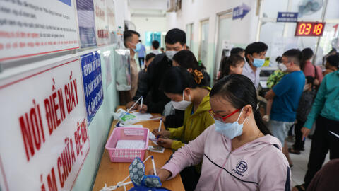 Người dân TP HCM ở 25 trung tâm y tế giải thể được chọn lại nơi khám