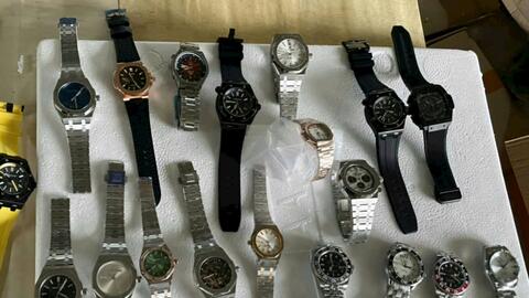 Hàng trăm đồng hồ đeo tay "hàng hiệu" nghi xâm phạm quyền sở hữu trí tuệ