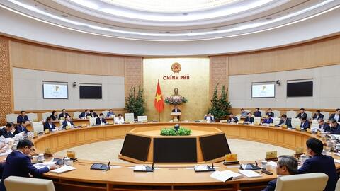 Thủ tướng: Đổi mới tư duy cải cách thể chế, bảo đảm pháp luật đi trước, mở đường