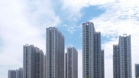 Nghịch lý thị trường trầm lắng nhưng giá bất động sản vẫn neo cao