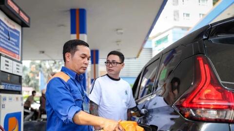 Nới ngưỡng điều chỉnh giá xăng dầu lên 15%, sẵn sàng ứng ngân sách để bình ổn giá