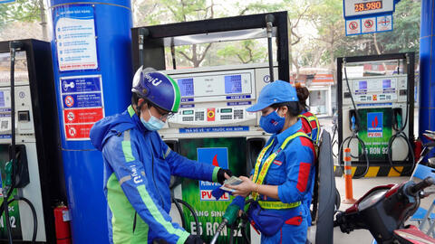 Khủng hoảng xăng dầu toàn cầu và cách các quốc gia ứng phó