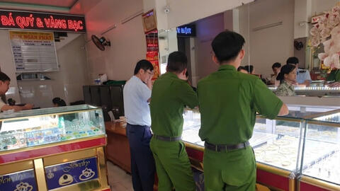 Nhiều cửa hàng kinh doanh vàng không rõ nguồn gốc bị xử phạt