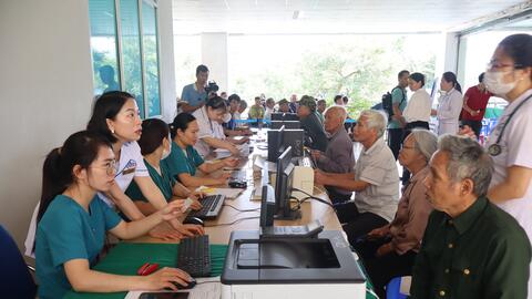Chăm lo, phát huy vai trò của những “bóng cả”