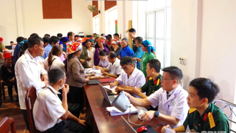 Quan tâm, chăm sóc sức khỏe đồng bào nơi biên giới