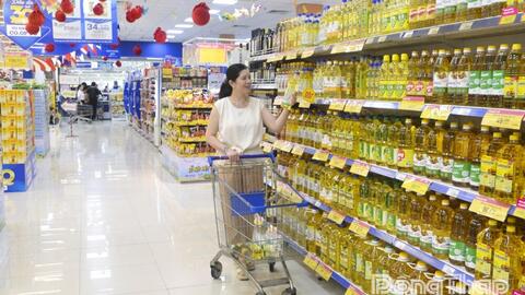 Hàng Việt hút khách