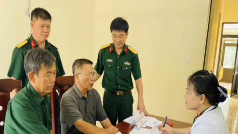Khám bệnh, cấp thuốc miễn phí cho hơn 500 người có công, già làng, người uy tín