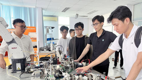 Kết nối trí tuệ toàn cầu, xây dựng nguồn nhân lực AI Việt Nam