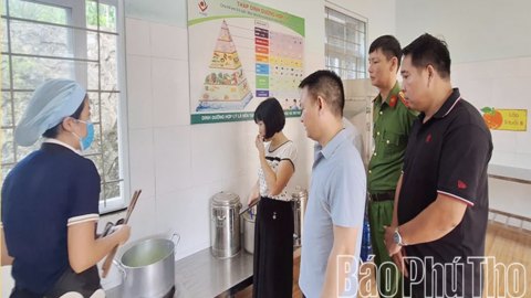 Chủ động kiểm soát, ngăn chặn nguy cơ xảy ra ngộ độc thực phẩm
