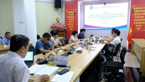 Kinh tế Việt Nam duy trì đà tăng từ công nghiệp và thị trường nội địa