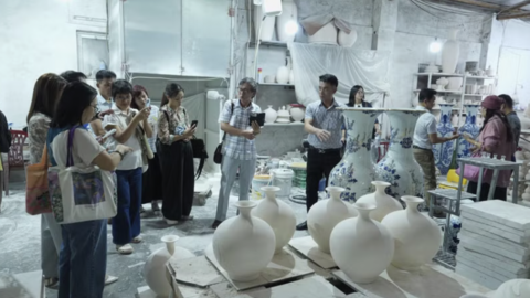 Gắn truyền thống với sáng tạo để phát triển bền vững làng gốm Kim Lan