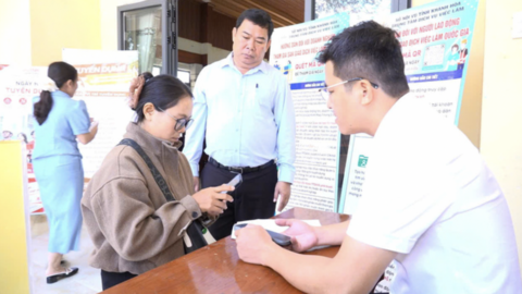 Cầm tay chỉ việc, giúp đồng bào dân tộc thiểu số làm giàu nhờ công nghệ