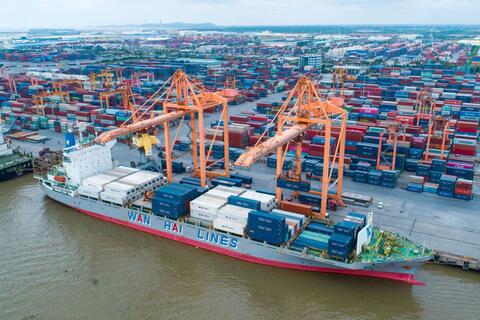 Nâng tầm vị thế Việt Nam trong chuỗi cung ứng toàn cầu: Không chỉ là điểm đến FDI
