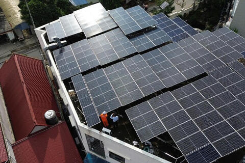 Giảm chi phí điện năng nhờ khai thác lợi ích của điện mặt trời mái nhà