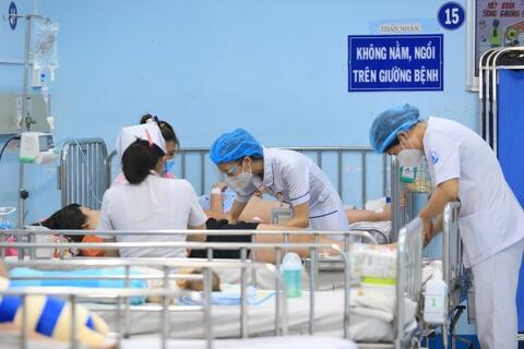 Hà Nội: Bệnh nhân sốt xuất huyết nhập viện tăng vọt, nhiều ca biến chứng nặng