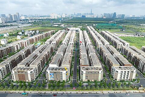 Thấy gì khi dòng tiền ồ ạt đổ vào bất động sản?