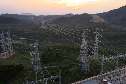 Gỡ dần điểm nghẽn truyền tải để giải phóng năng lượng tái tạo