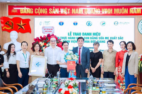 Bệnh viện công lập đầu tiên của Hà Nội đạt “Bệnh viện thực hành nuôi con bằng sữa mẹ xuất sắc”