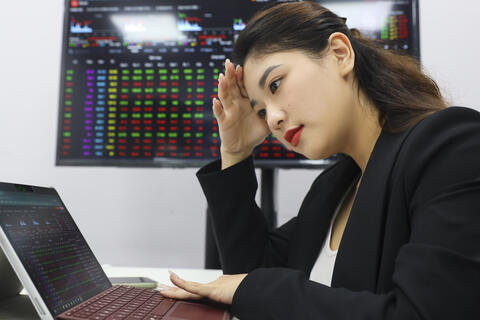 Điều gì khiến thị trường chứng khoán mất gần 5 tỷ USD trong 30 phút?