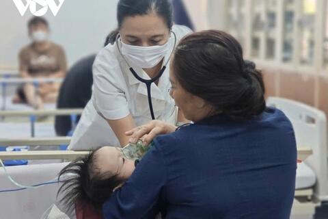 Số ca mắc RSV tăng mạnh, nhiều trẻ sơ sinh phải thở máy