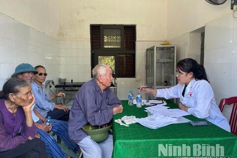 Ninh Bình chú trọng công tác chăm sóc sức khỏe toàn diện cho người cao tuổi