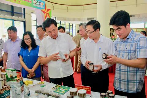 Thương hiệu OCOP “giữ lửa” làng nghề