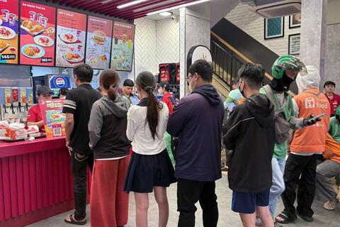 Thị trường thức ăn nhanh Việt Nam: 'Ông lớn' châu Á tạm chiếm ưu thế, thêm người chơi mới trong 2026