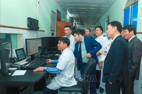 Nghị quyết số 72-NQ/TW: Đưa công nghệ cao đến gần hơn với người dân