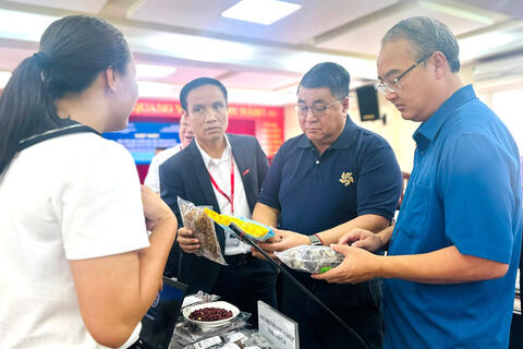 Gắn sao OCOP, tấm vé thông hành cho nông sản Lào Cai