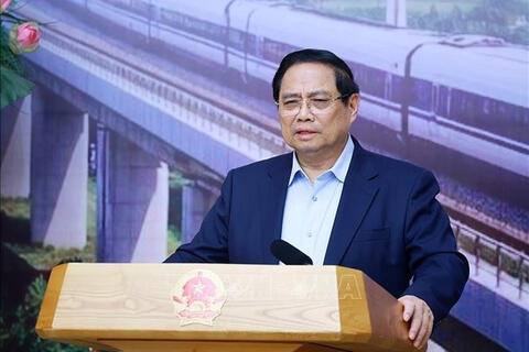 Thủ tướng: Triển khai các dự án đường sắt theo hướng '5 hóa'